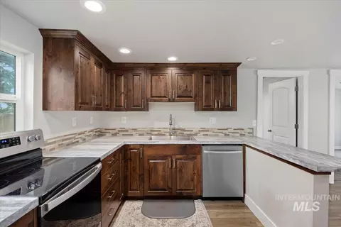 Kitchen - 711 E Ave D, Jerome, ID 83338 photo 5 of 5