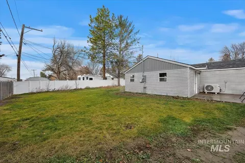Exterior - 711 E Ave D, Jerome, ID 83338 photo 5 of 11