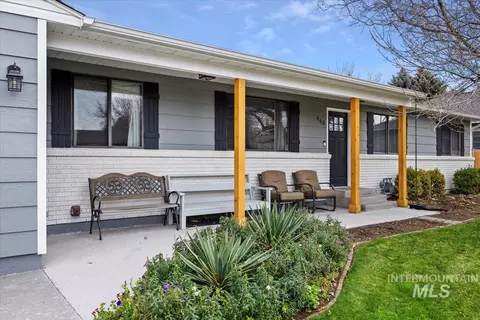 466 Carriage Ln, Twin Falls, ID 83301