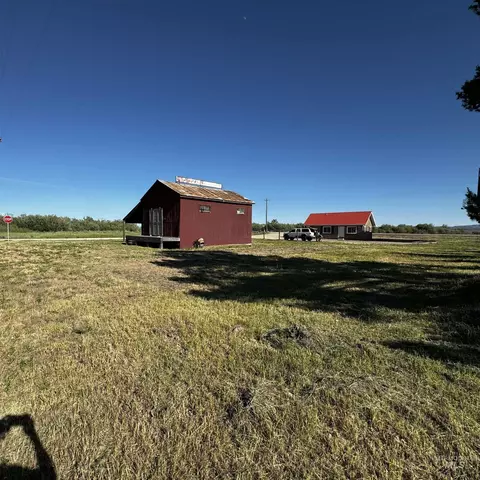 101 2nd St E, Fairfield, ID 83327