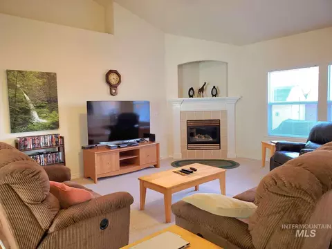 Living - 1100 E Wright St, Boise, ID 83706 photo 2 of 3
