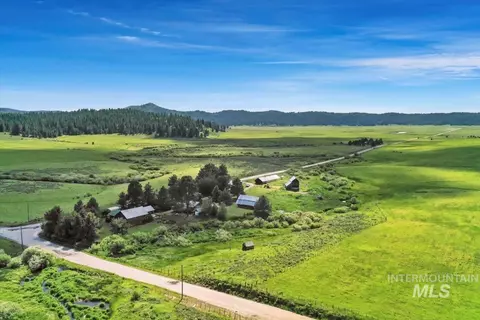798 806 High Valley Rd, Cascade, ID 83611