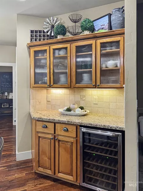 Kitchen - 2425 S Chipper Way, Eagle, ID 83616 photo 4 of 6