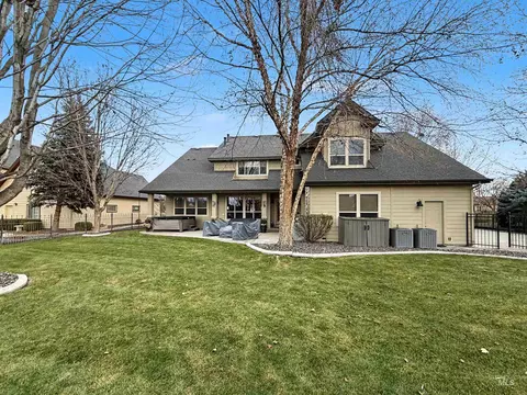 Exterior - 2425 S Chipper Way, Eagle, ID 83616 photo 4 of 8