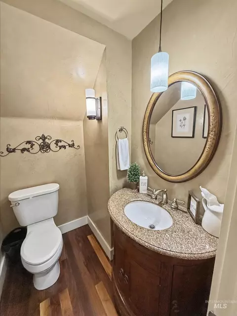 Bath - 2425 S Chipper Way, Eagle, ID 83616 photo 2 of 5