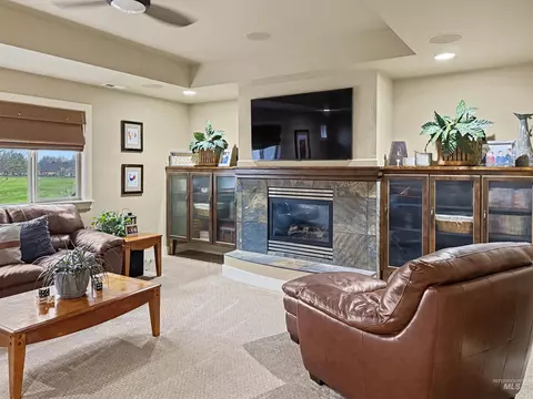 Living - 2425 S Chipper Way, Eagle, ID 83616 photo 3 of 3