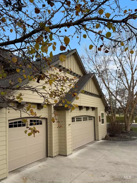 Exterior - 2425 S Chipper Way, Eagle, ID 83616 photo 6 of 8