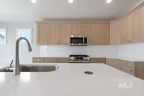 Kitchen - 1355 Crescent St, Weiser, ID 83672 photo 3 of 3
