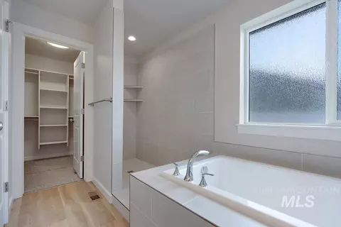 Bath - 1355 Crescent St, Weiser, ID 83672 photo 1 of 3