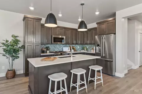 124 S Koyukuk Ln, Star, ID 83669