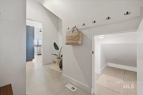 Entry Way - 764 E Ashbourne Ln, Eagle, ID 83616 photo 1 of 3
