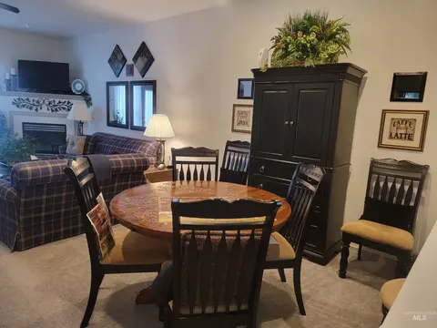 1638 W Raincrest Dr, Meridian, ID 83646