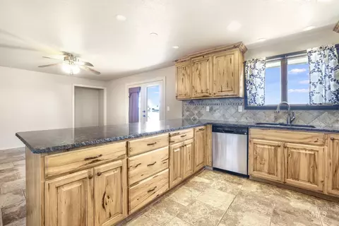 Kitchen - 298 S 300 E, Jerome, ID 83338 photo 4 of 5