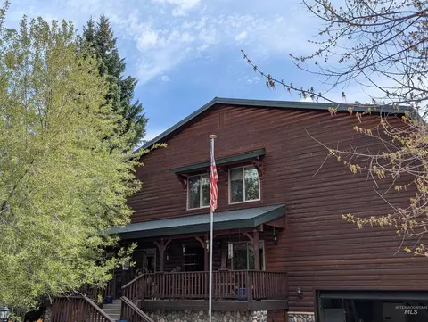 911 Davis Ave, Mccall, ID 83638