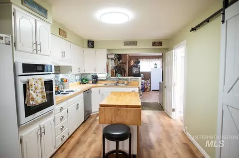 Kitchen - 733 Pringle Rd, Weiser, ID 83672 photo 2 of 2