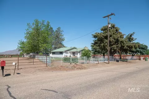 Exterior - 733 Pringle Rd, Weiser, ID 83672 photo 1 of 21