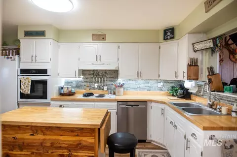 Kitchen - 733 Pringle Rd, Weiser, ID 83672 photo 1 of 2