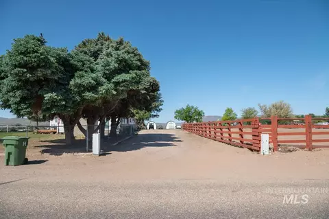 Exterior - 733 Pringle Rd, Weiser, ID 83672 photo 10 of 21