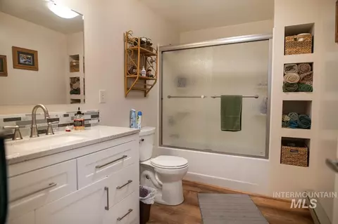 Bath - 733 Pringle Rd, Weiser, ID 83672 photo 2 of 2