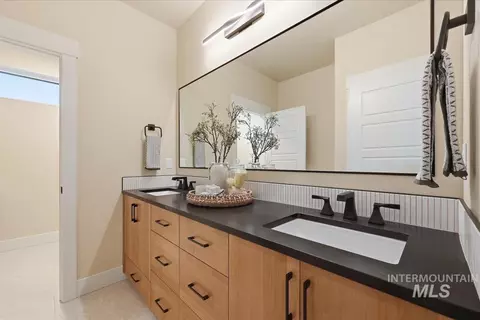 Bath - 7818 Flathead Lake St, Eagle, ID 83616 photo 6 of 7
