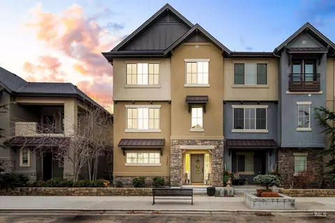 3290 E Thoroughbred Ln, Boise, ID 83716