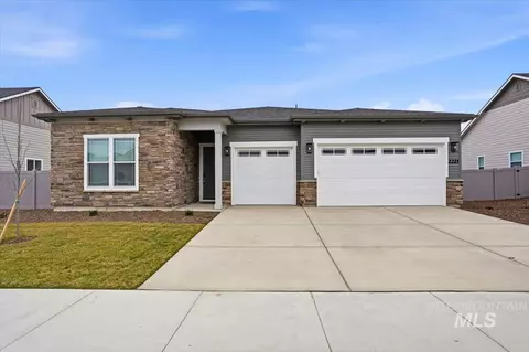 2221 N Kenora Ave, Star, ID 83669