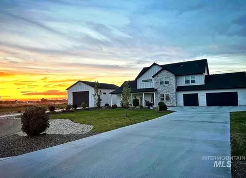 10082 Riverbend Pl, Middleton, ID 83644