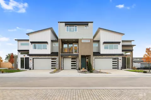 5258 N River Water Ln, Garden City, ID 83714