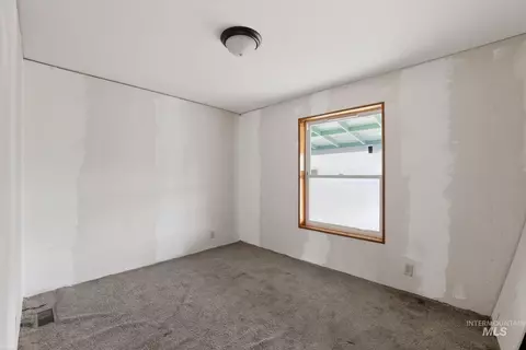 Bedroom - 2284 Weiser River Rd, Weiser, ID 83672 photo 2 of 2