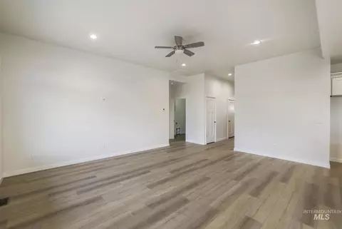 Living - 902 23rd Ave E, Jerome, ID 83338 photo 3 of 3
