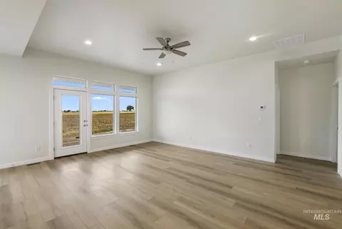 Living - 902 23rd Ave E, Jerome, ID 83338 photo 2 of 3
