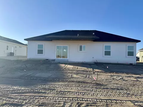 Exterior - 910 23rd Ave E, Jerome, ID 83338 photo 2 of 3