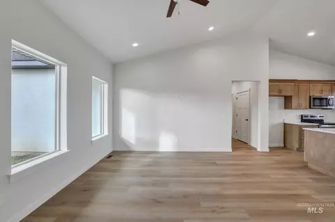 Living - 910 23rd Ave E, Jerome, ID 83338 photo 1 of 2