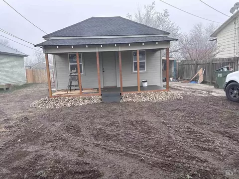 907 N 7th St, Payette, ID 83661