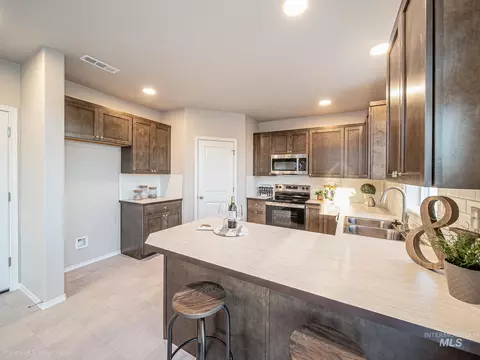 Kitchen - 2049 Sumac Ave, Middleton, ID 83644 photo 1 of 2