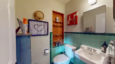 Bath - 2111 Addison Ave E, Twin Falls, ID 83301 photo 1 of 3