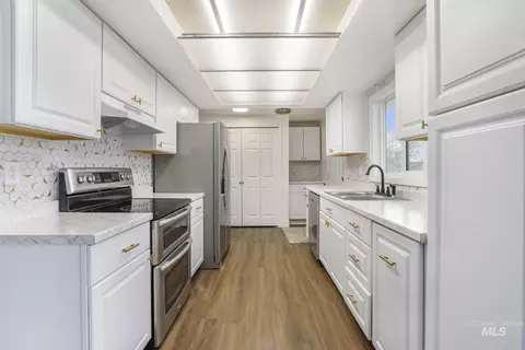 Kitchen - 201 E 27th St, Burley, ID 83318 photo 1 of 2