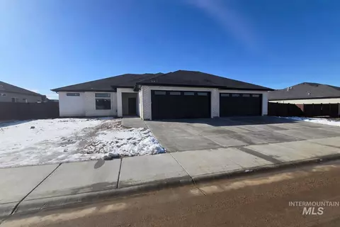 1577 Tule Dr, Twin Falls, ID 83301