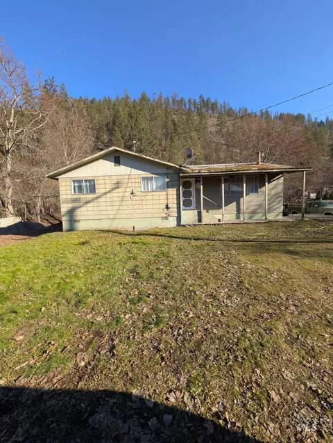 422 Old School Ave, Stites, ID 83552
