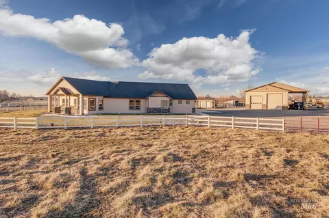 6916 E Brindle Point Dr, Nampa, ID 83687