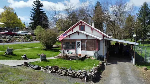 Exterior - 412 Walnut St, Nezperce, ID 83543 photo 1 of 6