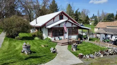 412 Walnut St, Nezperce, ID 83543
