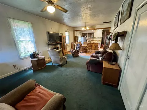 Living - 412 Walnut St, Nezperce, ID 83543 photo 1 of 1