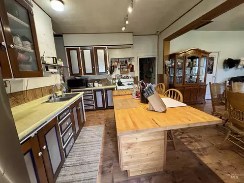 Kitchen - 412 Walnut St, Nezperce, ID 83543 photo 2 of 3
