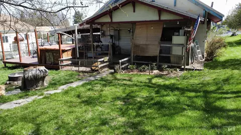 Exterior - 412 Walnut St, Nezperce, ID 83543 photo 4 of 6