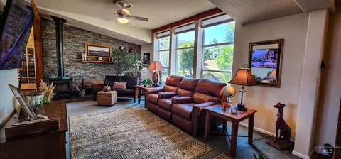 Living - 831 Crest Dr, Kamiah, ID 83536 photo 2 of 5