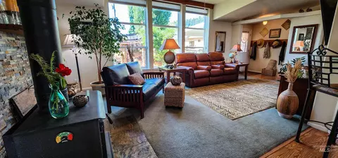 Living - 831 Crest Dr, Kamiah, ID 83536 photo 4 of 5