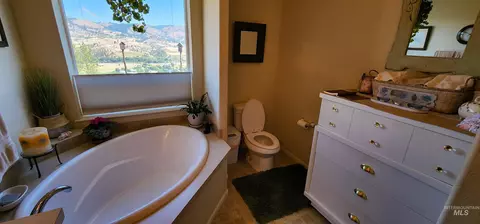 Bath - 831 Crest Dr, Kamiah, ID 83536 photo 3 of 3