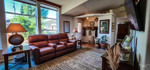 Living - 831 Crest Dr, Kamiah, ID 83536 photo 5 of 5