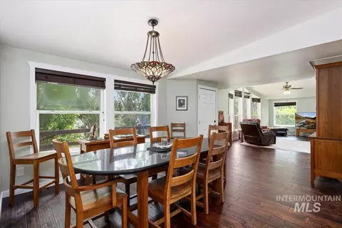 4806 Salmon Creek Dr, Buhl, ID 83316
